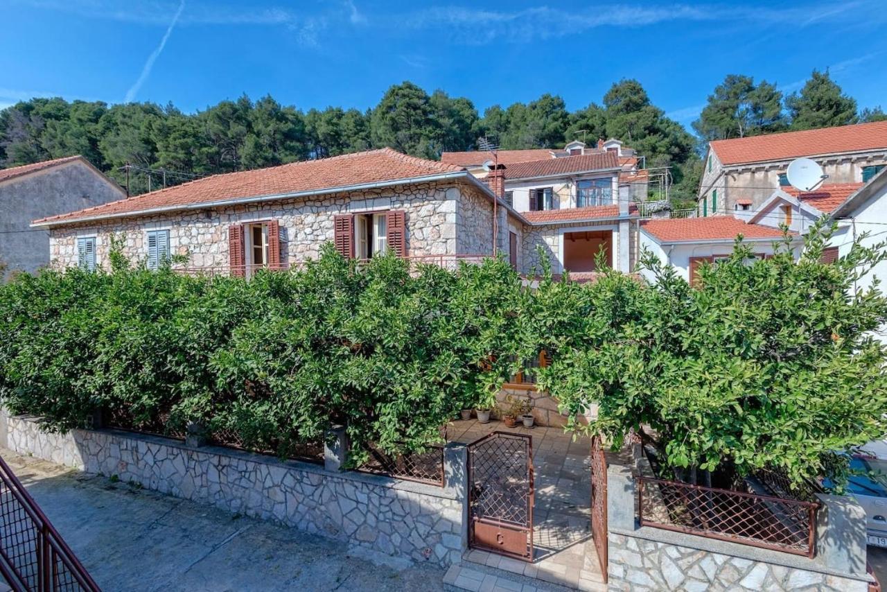 House With A Parking Space Svirce, Hvar - 17682 Vakantiehuis Vrbanj